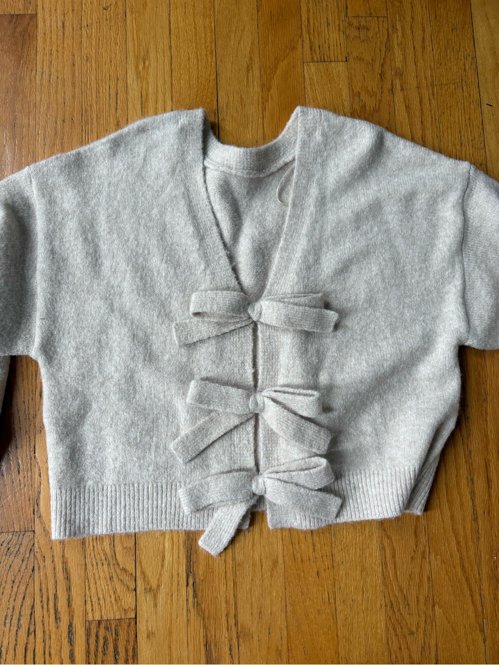Vici Light Cream/Pink Bow-Front V-Neck Cropped Sweater